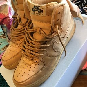 Nike Air Force 1 High Wheat size 7y